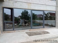 Витраж с раздвижной системой с усиленной створкой и кареткой, и с поворотно-откидным окном 7470 х 2670